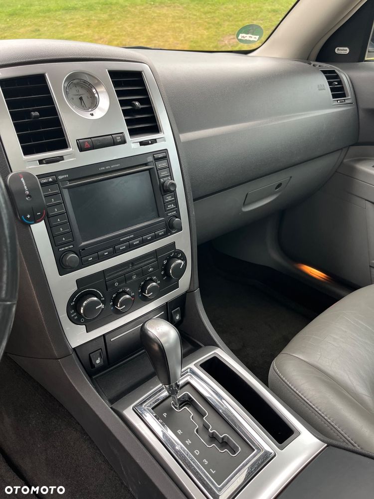 Chrysler 300C - 8