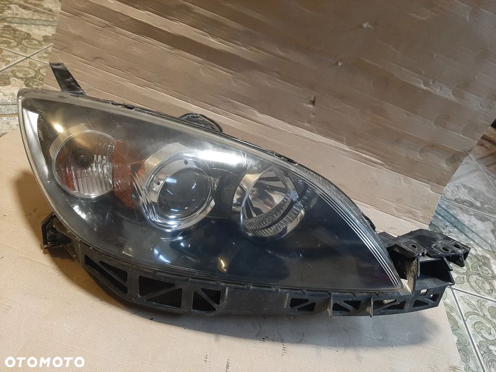 Lampa Mazda 3  prawa - 1