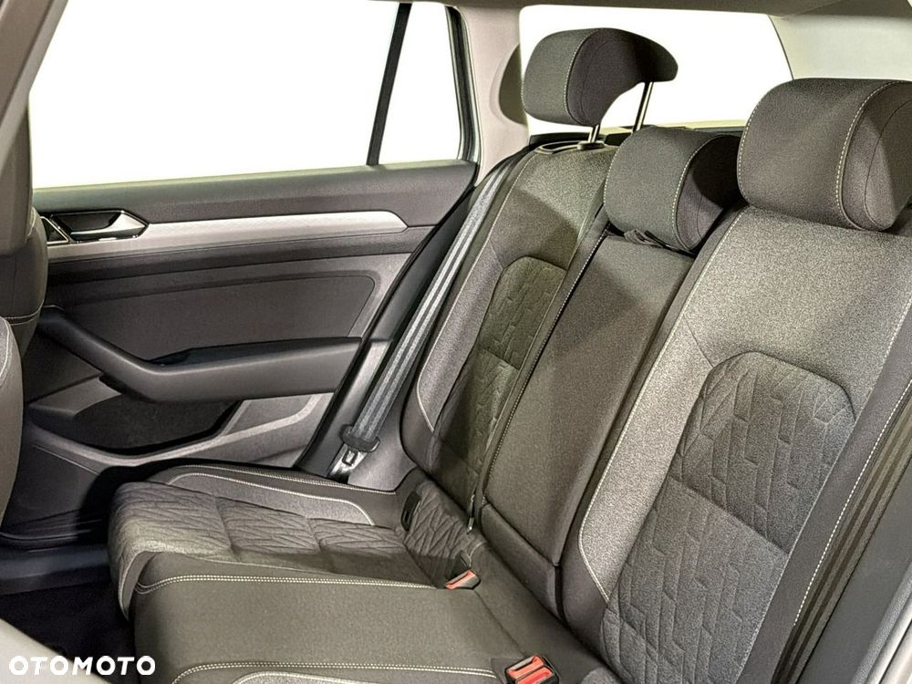 Volkswagen Passat - 11