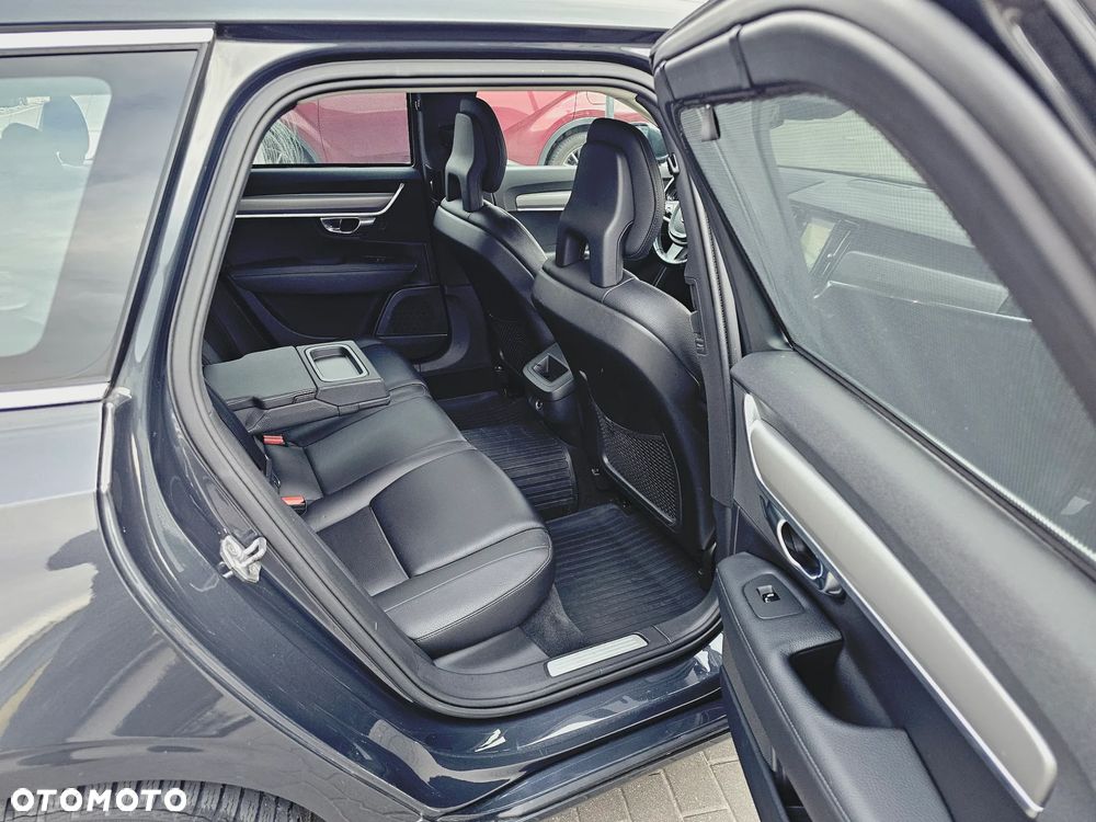 Volvo V90 D3 Momentum Pro - 23