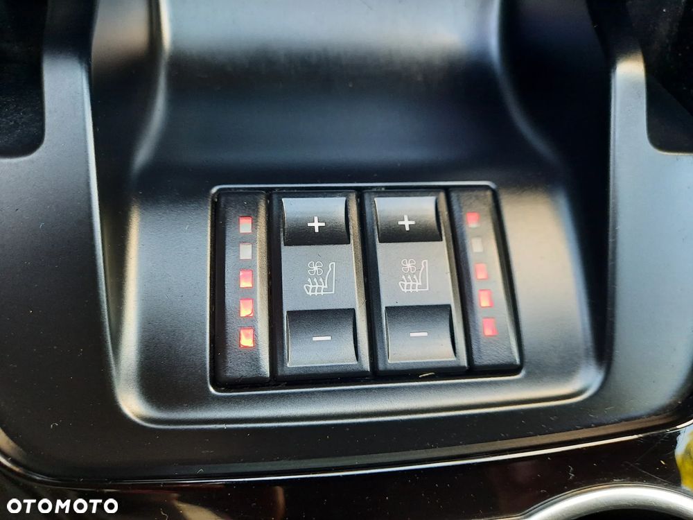 Ford S-Max 2.0 TDCi DPF Champions Edition - 31