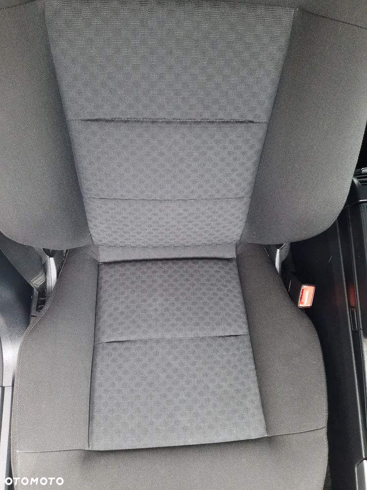 Mercedes-Benz Klasa E 250 CDI 4-Matic BlueEff - 25