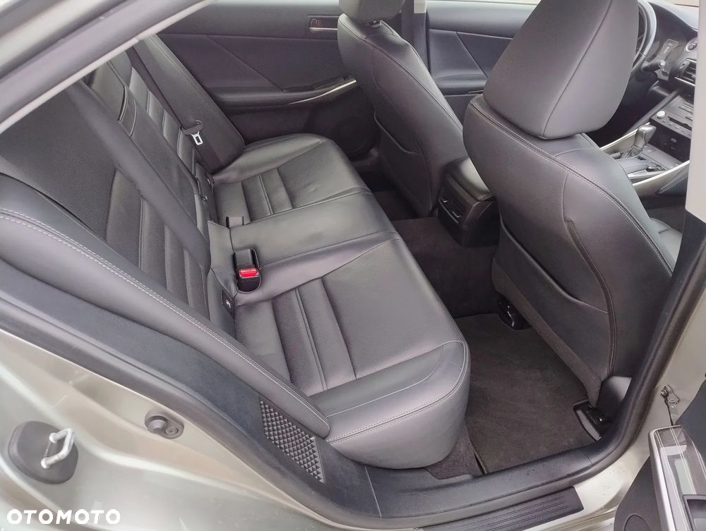 Lexus IS Luxury Line - 10