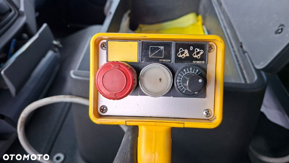 Versalift Actros 3241 B 8X4 + Schwing Fbp 24-125 - 31