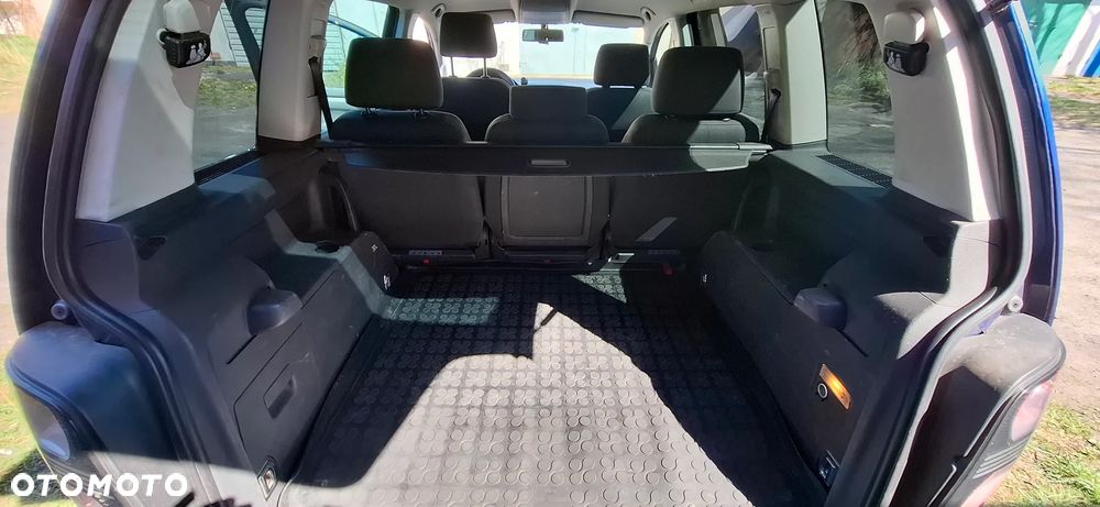 Volkswagen Touran 1.9 TDI Conceptline DSG - 13