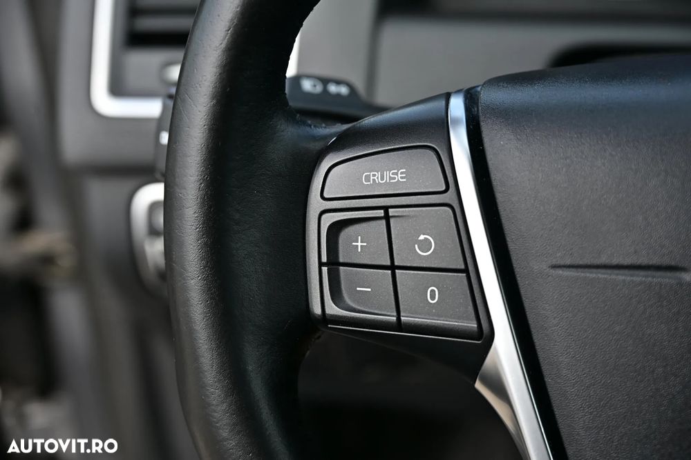 Volvo XC 60 D5 AWD Geartronic Summum - 25