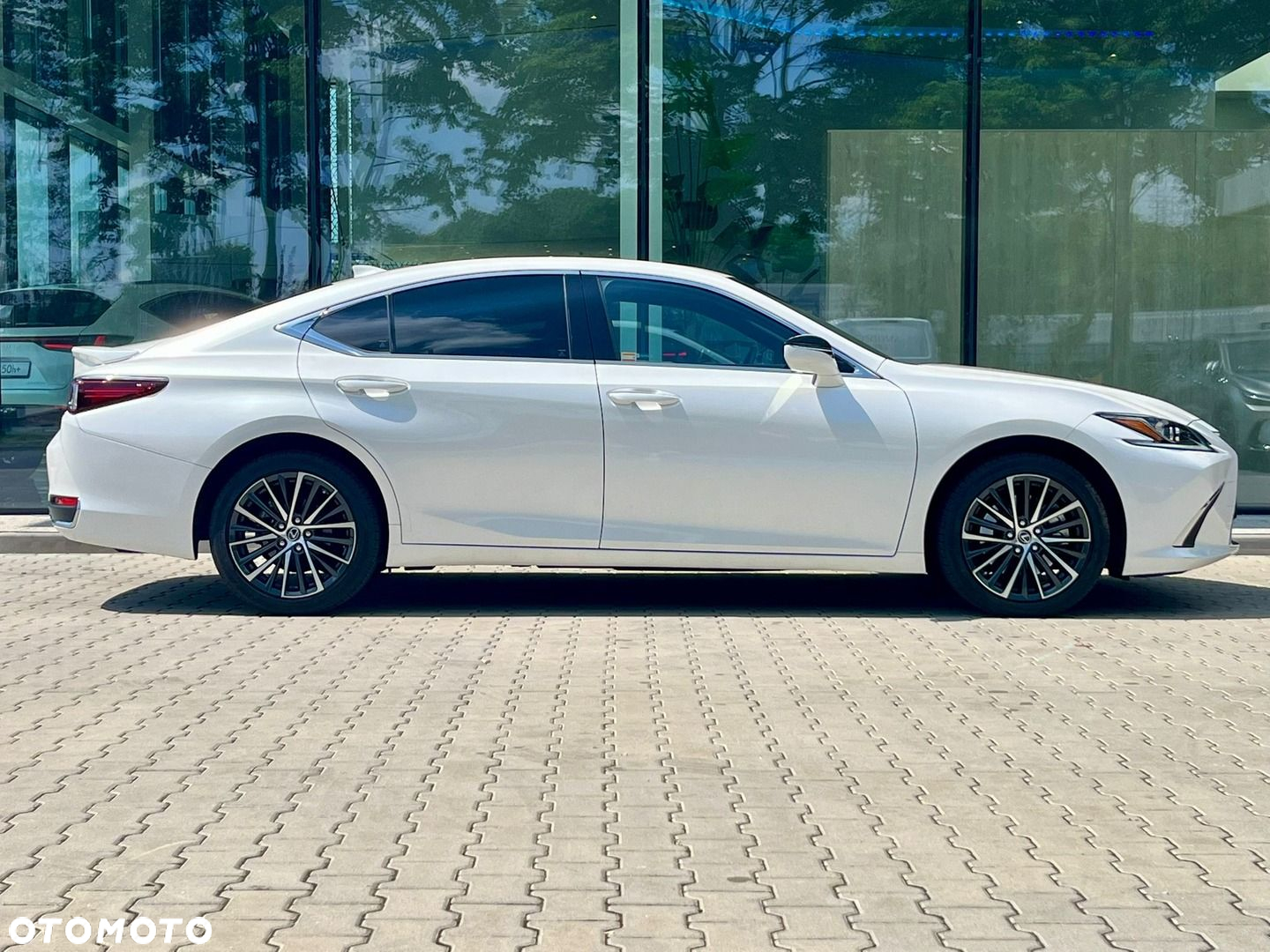 Lexus ES - 4