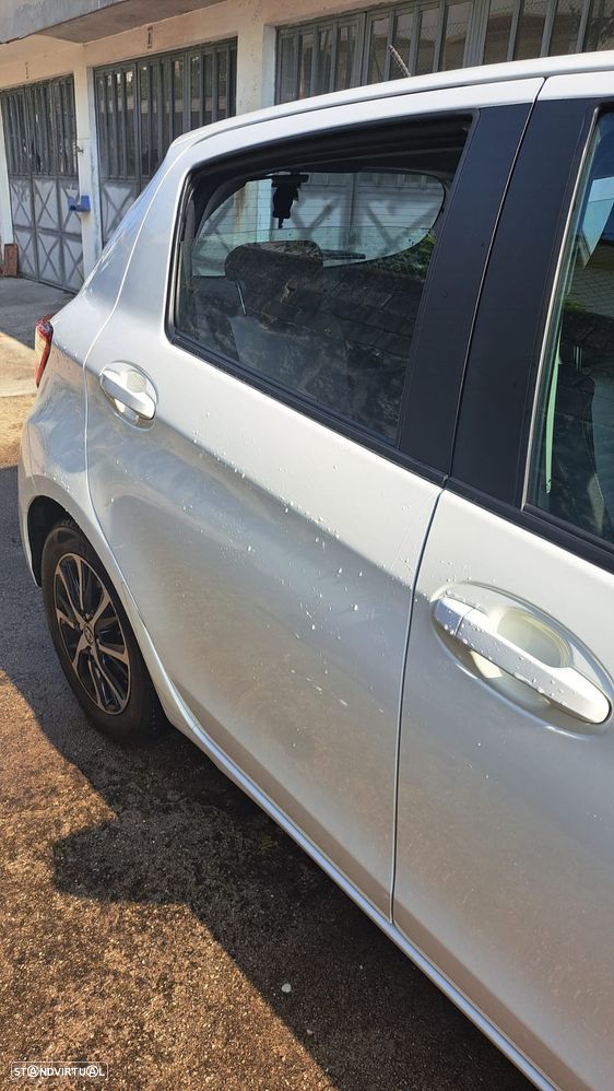 Toyota Yaris 1.5 HSD Exclusive+P.Luxury - 12