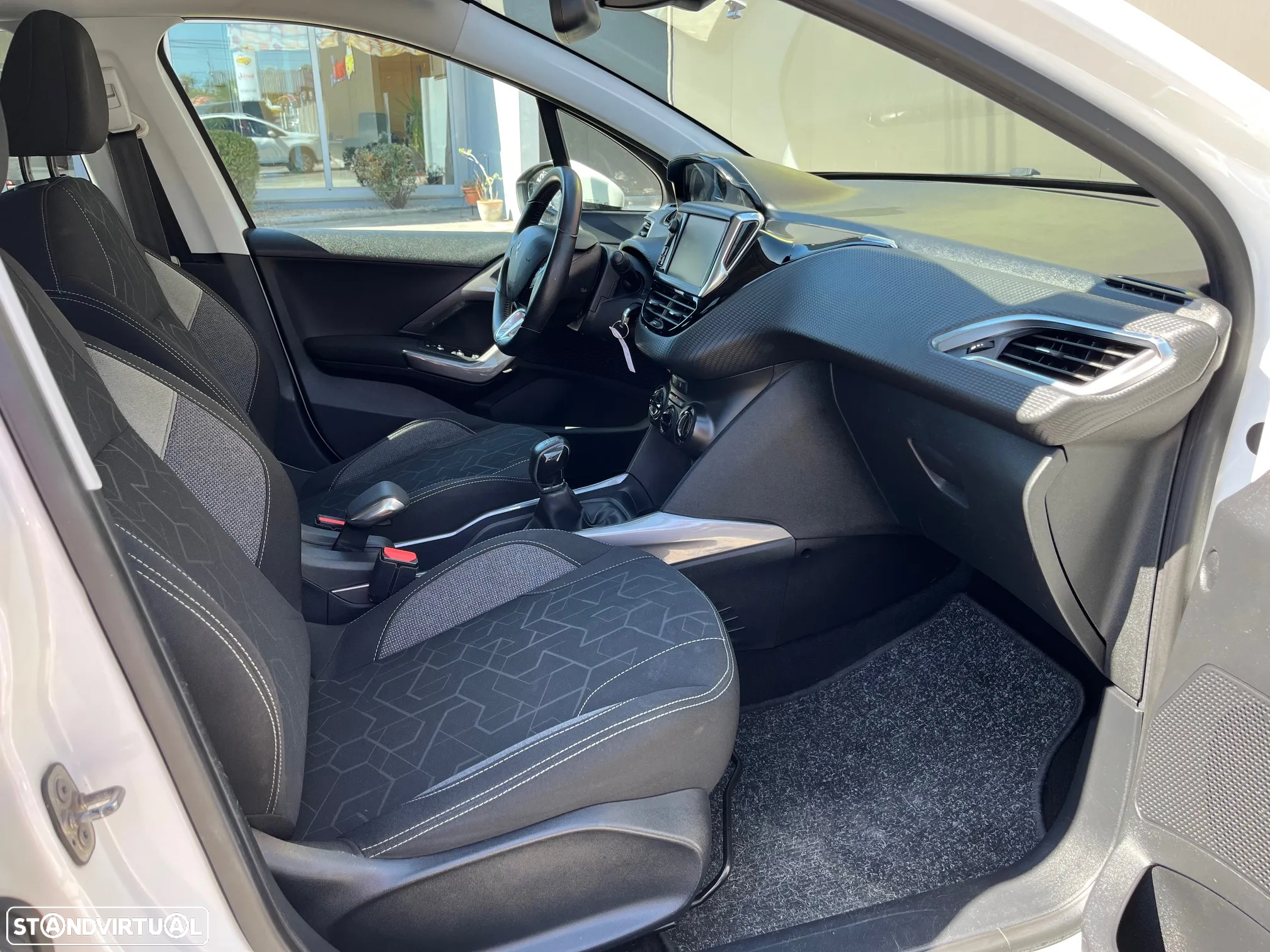 Peugeot 2008 1.2 PureTech Style - 23