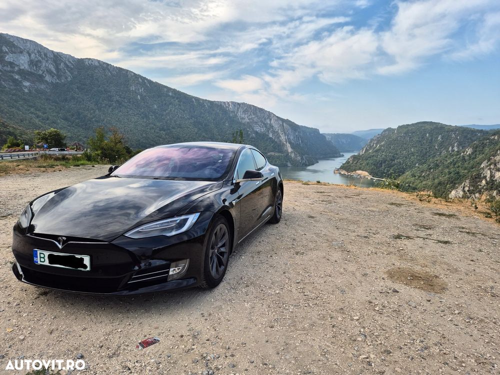 Tesla Model S - 1