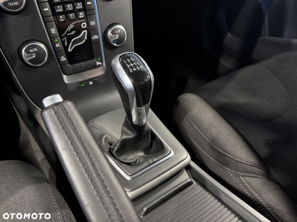 Volvo V40 Cross Country - 25