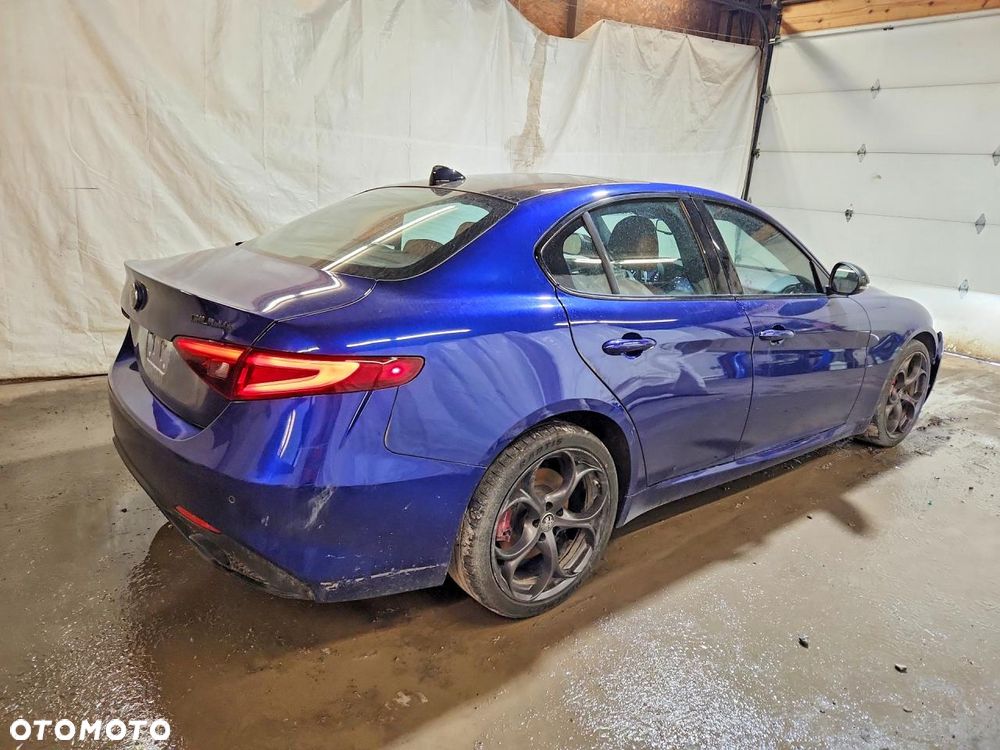 Alfa Romeo Giulia 2.0 Turbo 16V AT8 Veloce - 4
