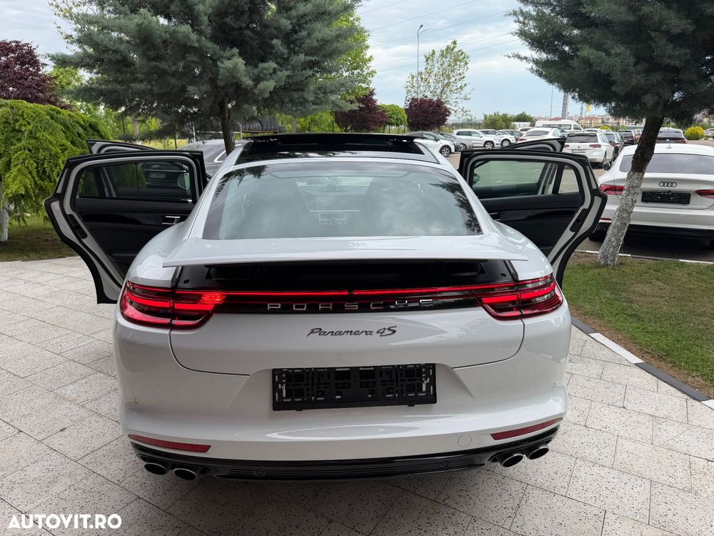 Porsche Panamera 4S Executive - 35