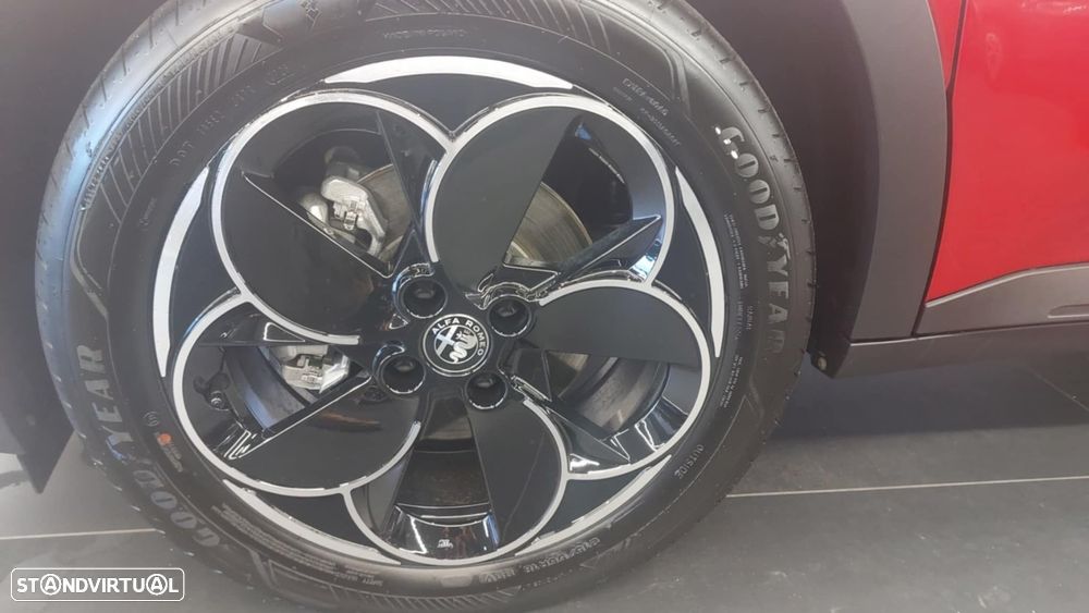 Alfa Romeo Junior 1.2 Q4 eDCT6 - 9