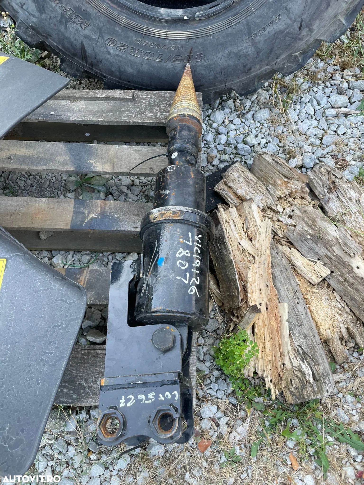 Con despicator de lemne hidraulic pentru miniexcavator - 1