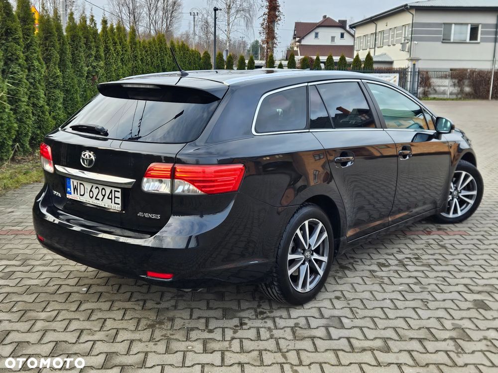 Toyota Avensis 1.8 Premium - 38