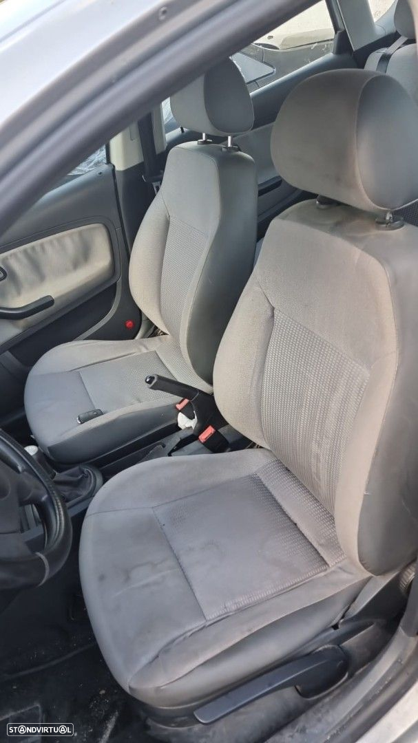Seat Cordoba 1.4 Tdi 6L de 2003 disponível para peças FAROLINS VENDIDOS - 6