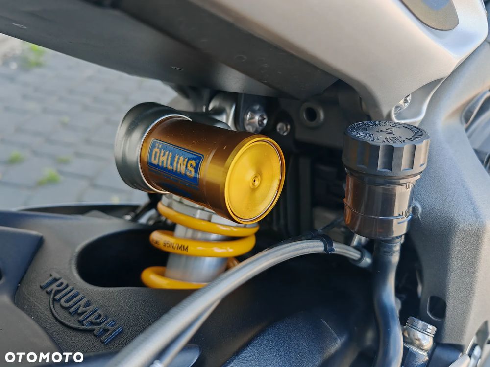 Triumph Street Triple - 17