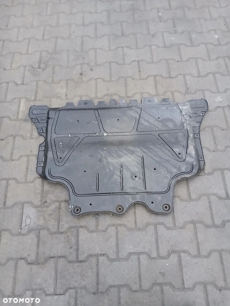 VW Passat b8 Golf 7 Osłona silnika 5Q0825235 - 1