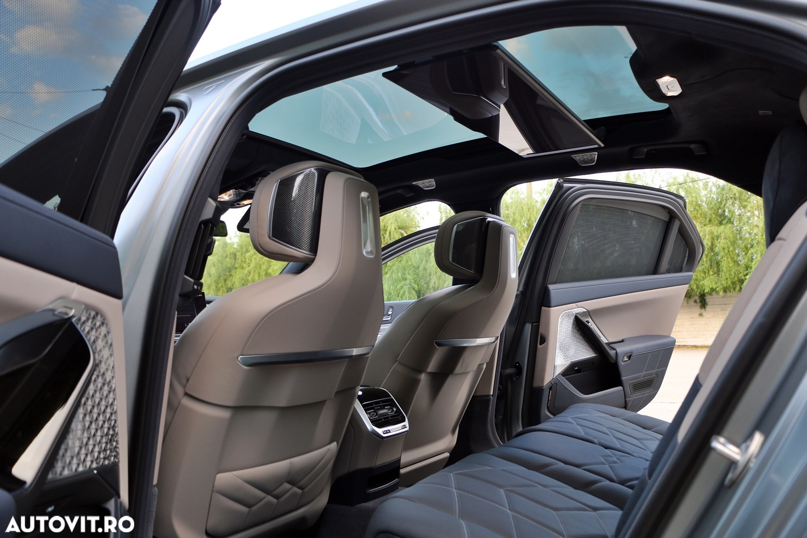 BMW Seria 7 740d xDrive MHEV - 31