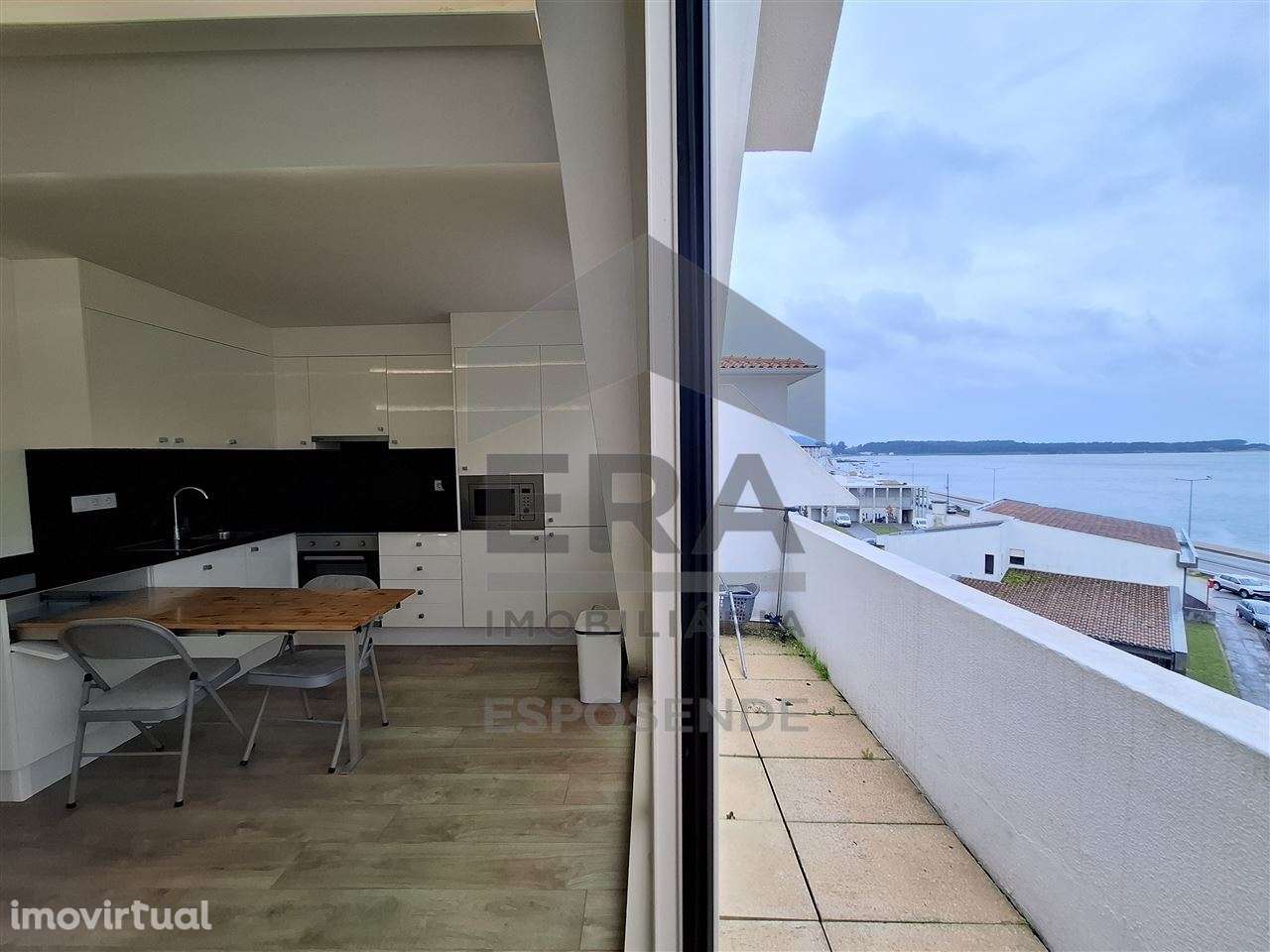 T2 remodelado com vista rio Caminha - Grande imagem: 3/17