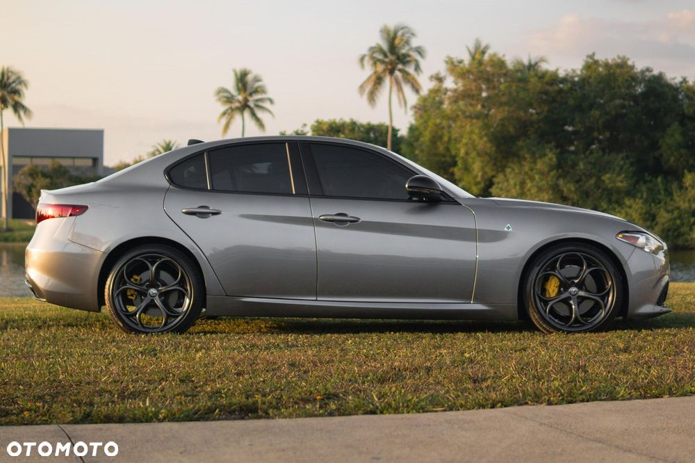 Alfa Romeo Giulia 2.0 Turbo 16V AT8-Q4 Veloce Ti - 9