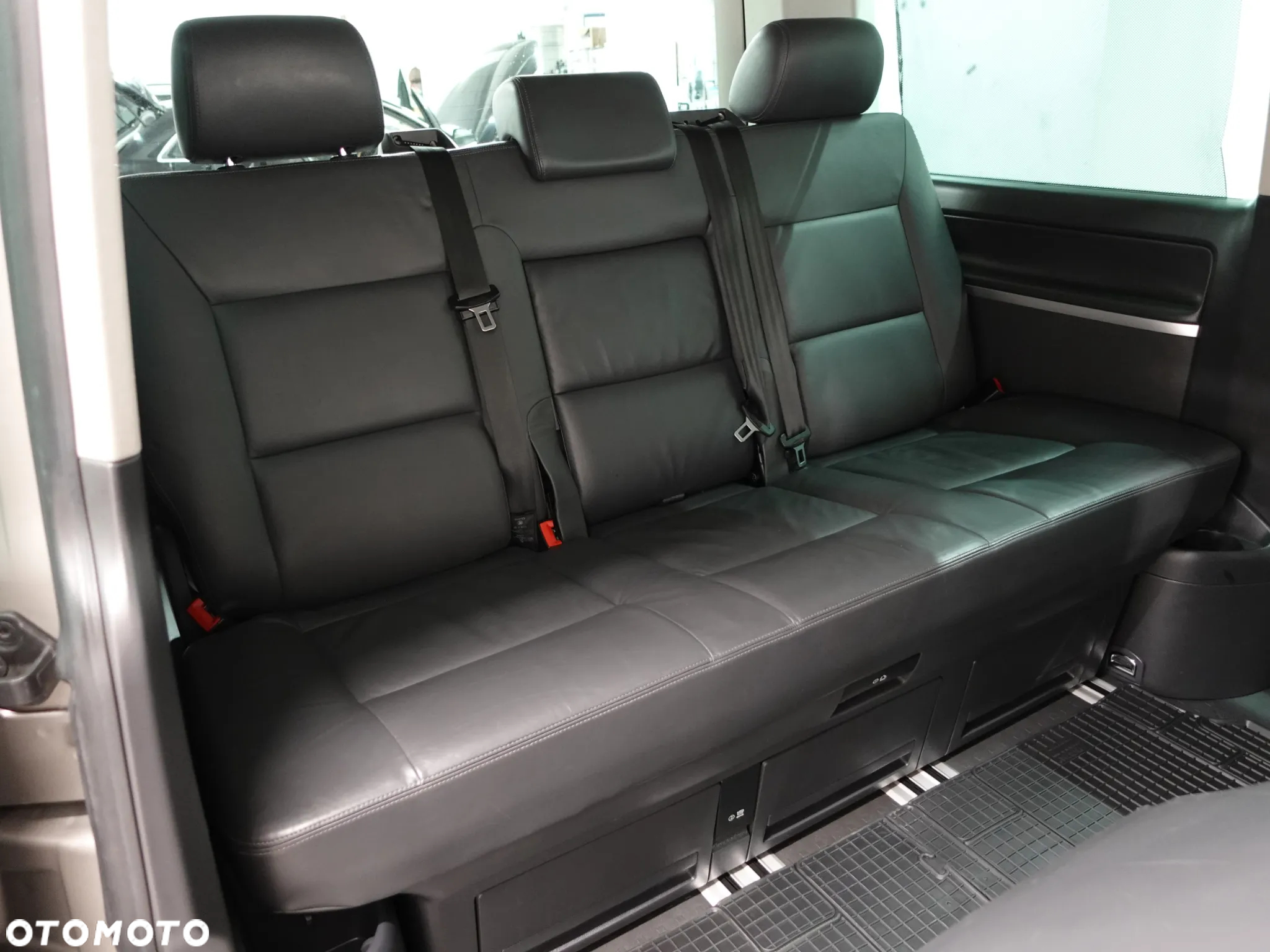 Volkswagen Multivan - 27