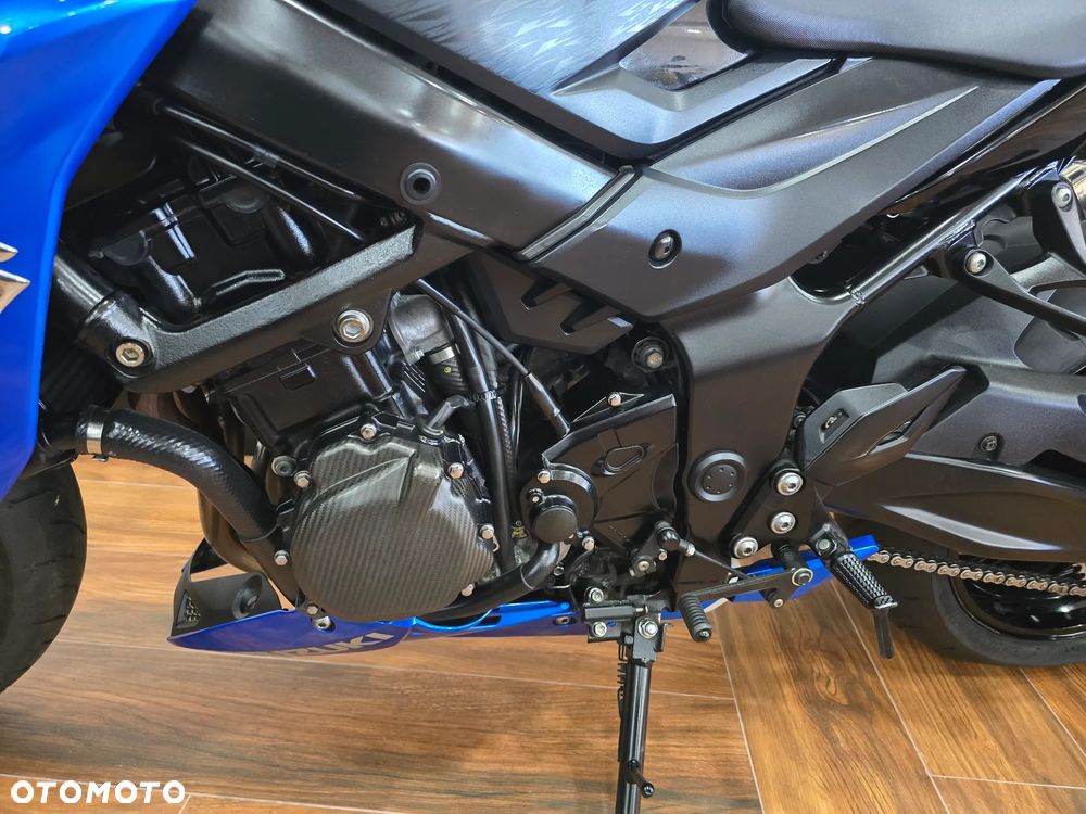 Suzuki GSX - 15