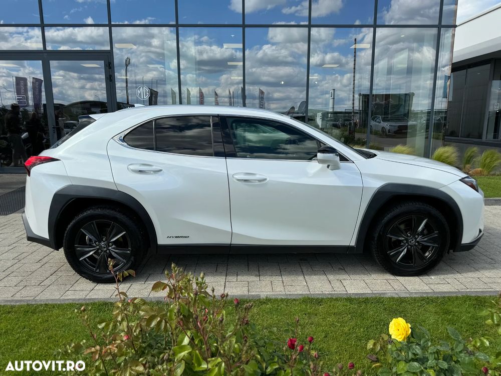 Lexus UX 250h FWD Business - 8