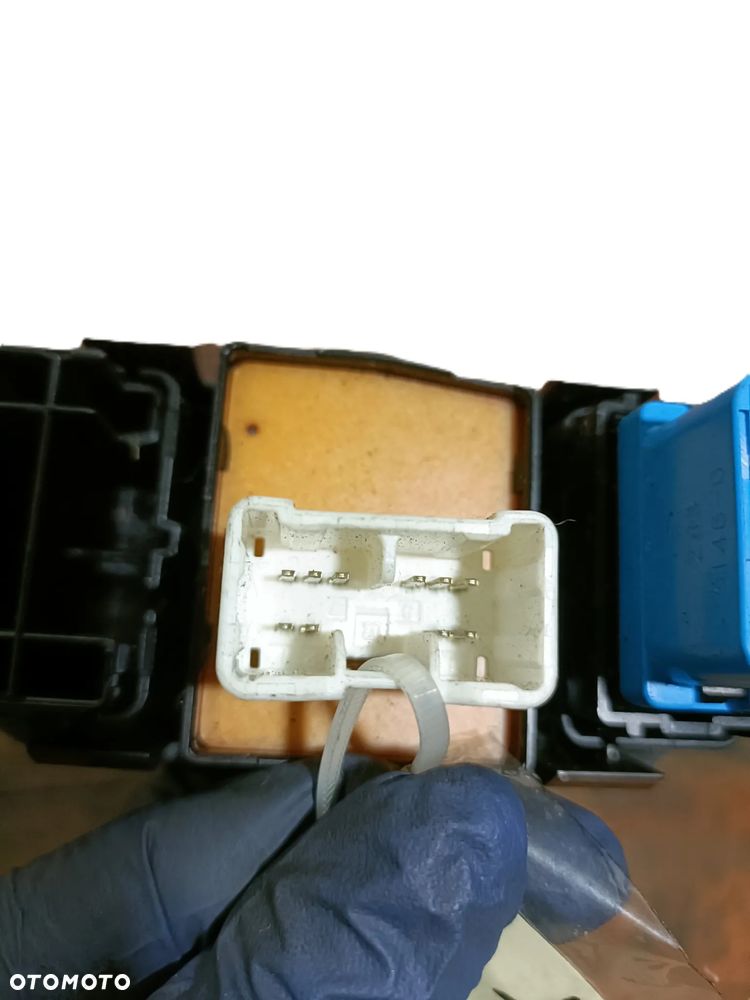 TOYOTA YARIS VERSO 99-05 r. PANEL ŚWIATEŁ + REGULACJA LUSTEREK przełącznik 547-2d33 + - 5
