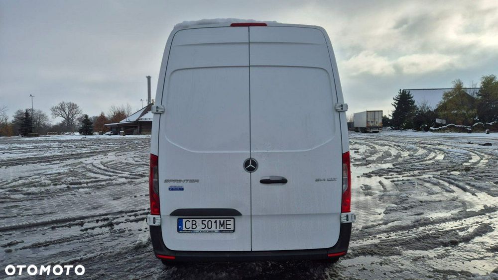 Mercedes-Benz Sprinter - 10