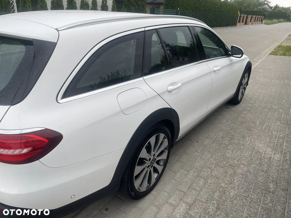 Mercedes-Benz Klasa E 220 d 4-Matic All-Terrain - 23