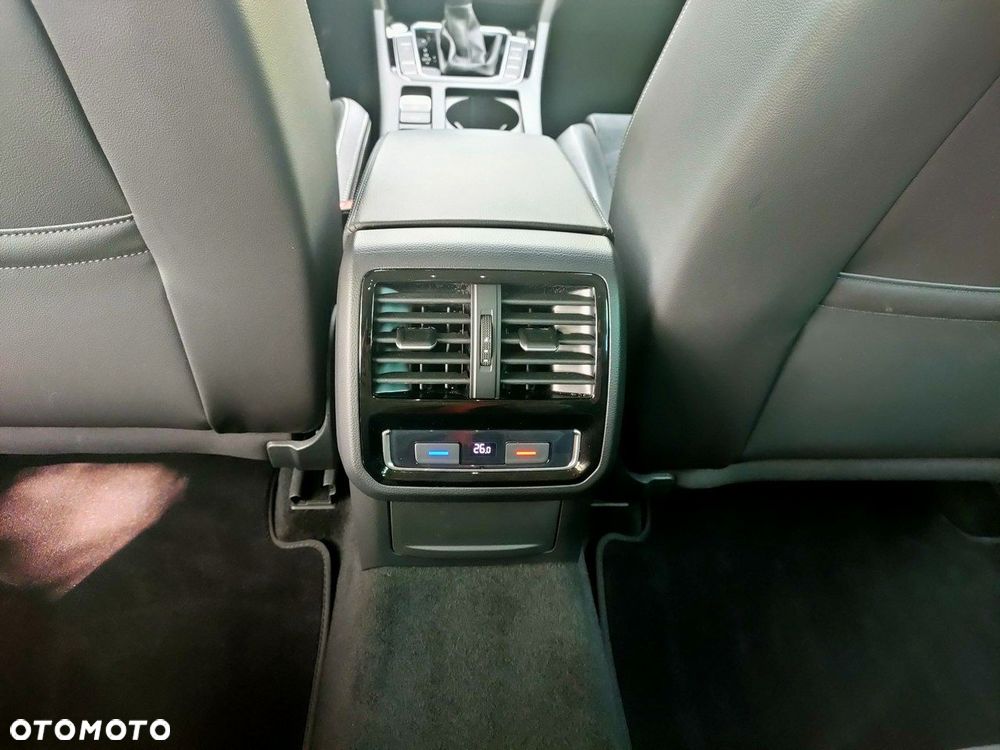 Volkswagen Passat - 21
