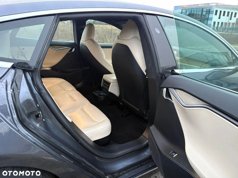 Tesla Model S Long Range - 9