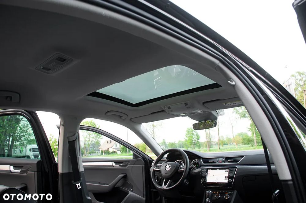 Skoda Superb 2.0 TDI DSG Ambition - 28