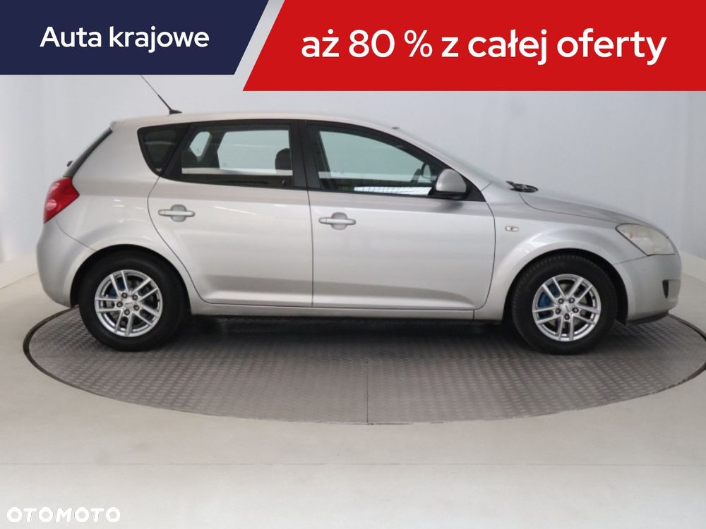 Kia Ceed - 8