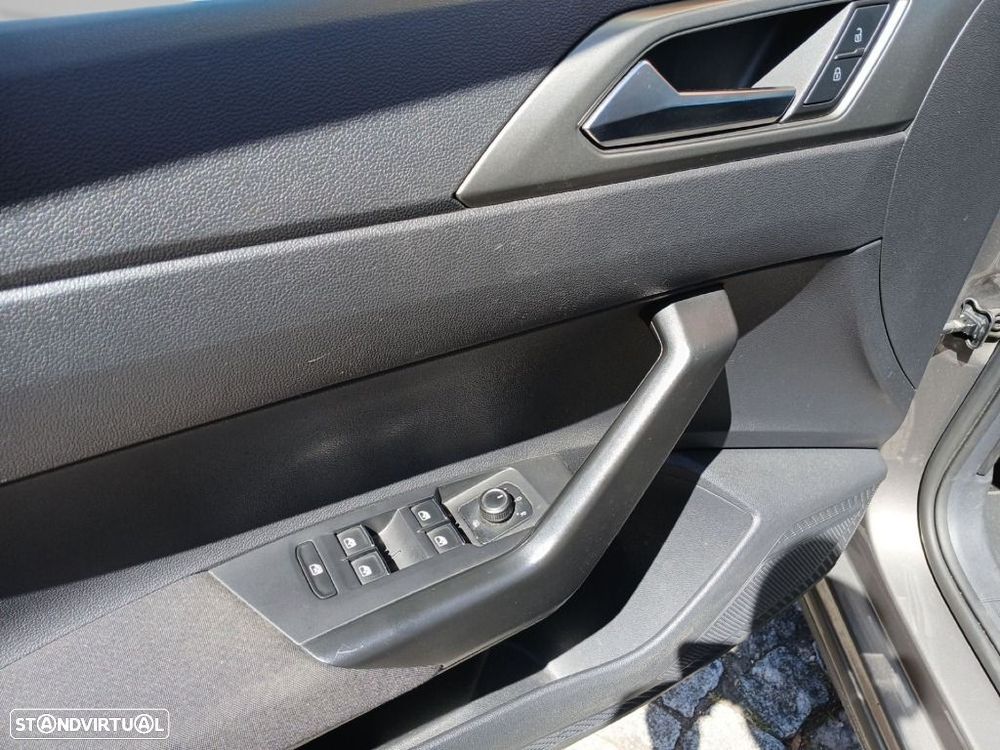 Volkswagen Polo 1.0 TSI Confortline — fotografia 13