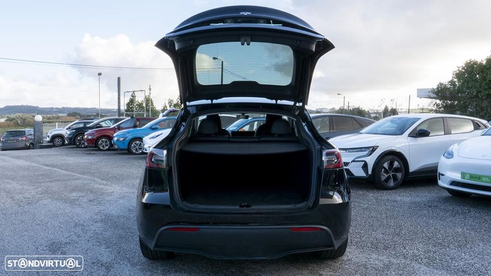 Tesla Model Y Long Range Dual Motor AWD - 11