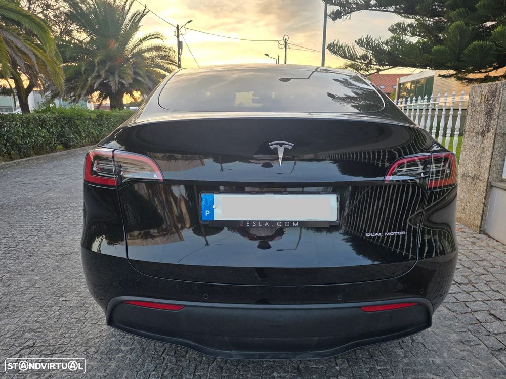 Tesla Model Y Long Range Dual Motor AWD - 3