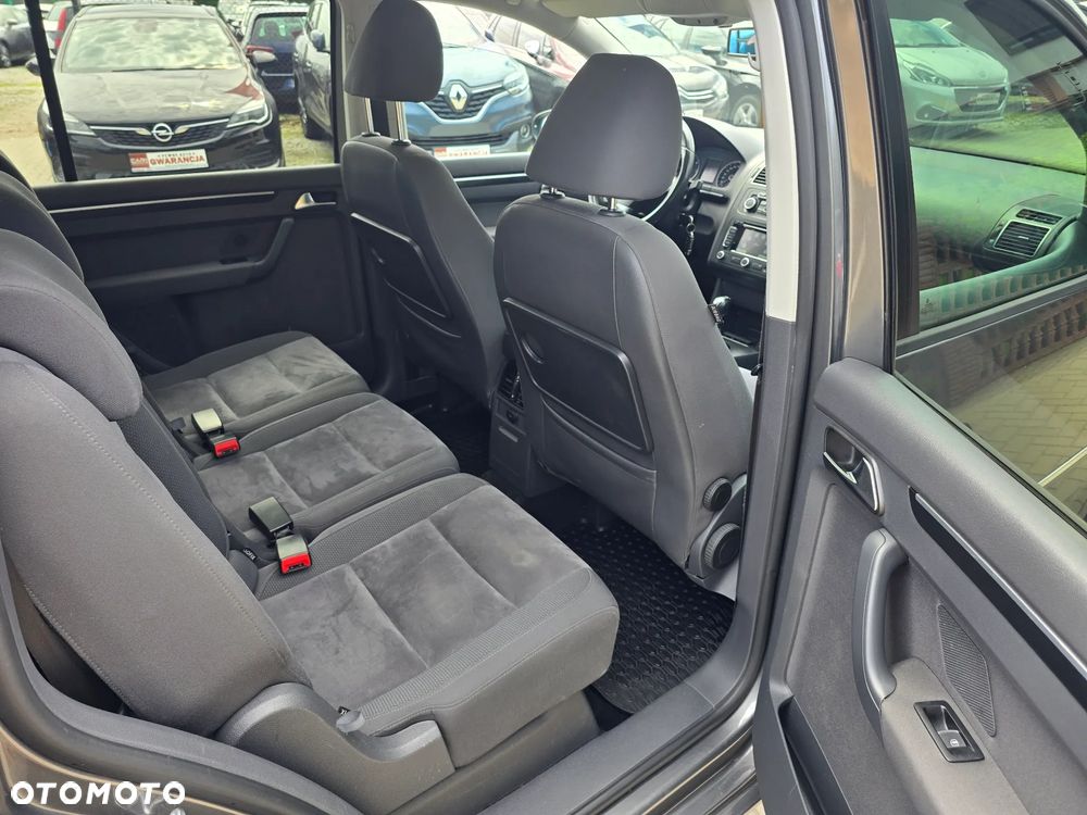 Volkswagen Touran - 11