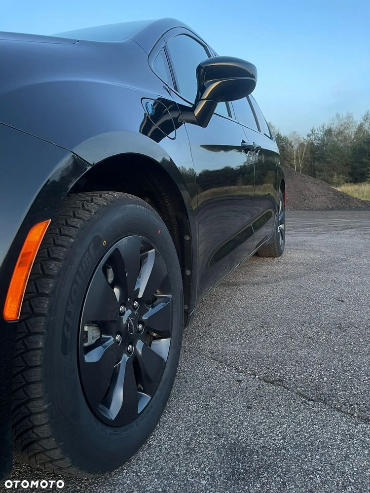 Chrysler Pacifica - 17