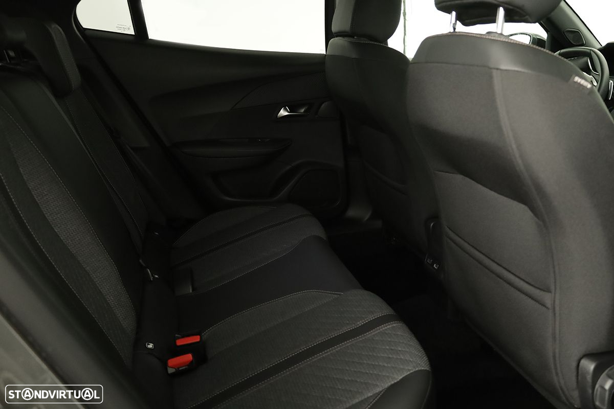 Peugeot 2008 1.2 PureTech Allure EAT8 - 22