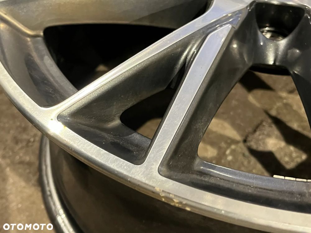 Felga BMW Seria 1 2 5x112 7J x 17 ET 47 7849122 1szt. - 2