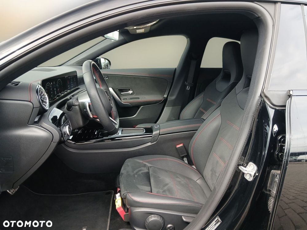 Mercedes-Benz CLA 180 mHEV AMG Line 7G-DCT - 13