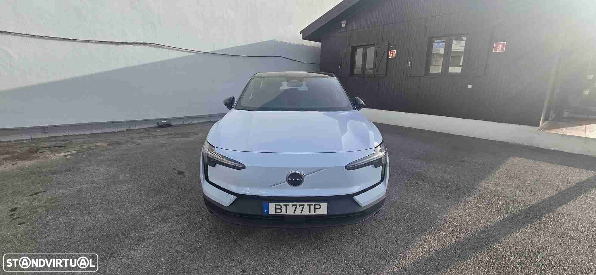 Volvo EX30 69 kWh Single Motor Extended Range Plus - 1