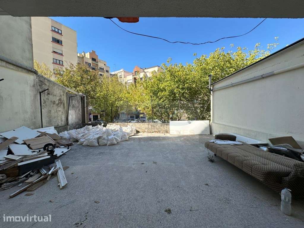 T1 Remodelado com Excelente Terraço à Entrada da Amadora - Grande imagem: 2/5