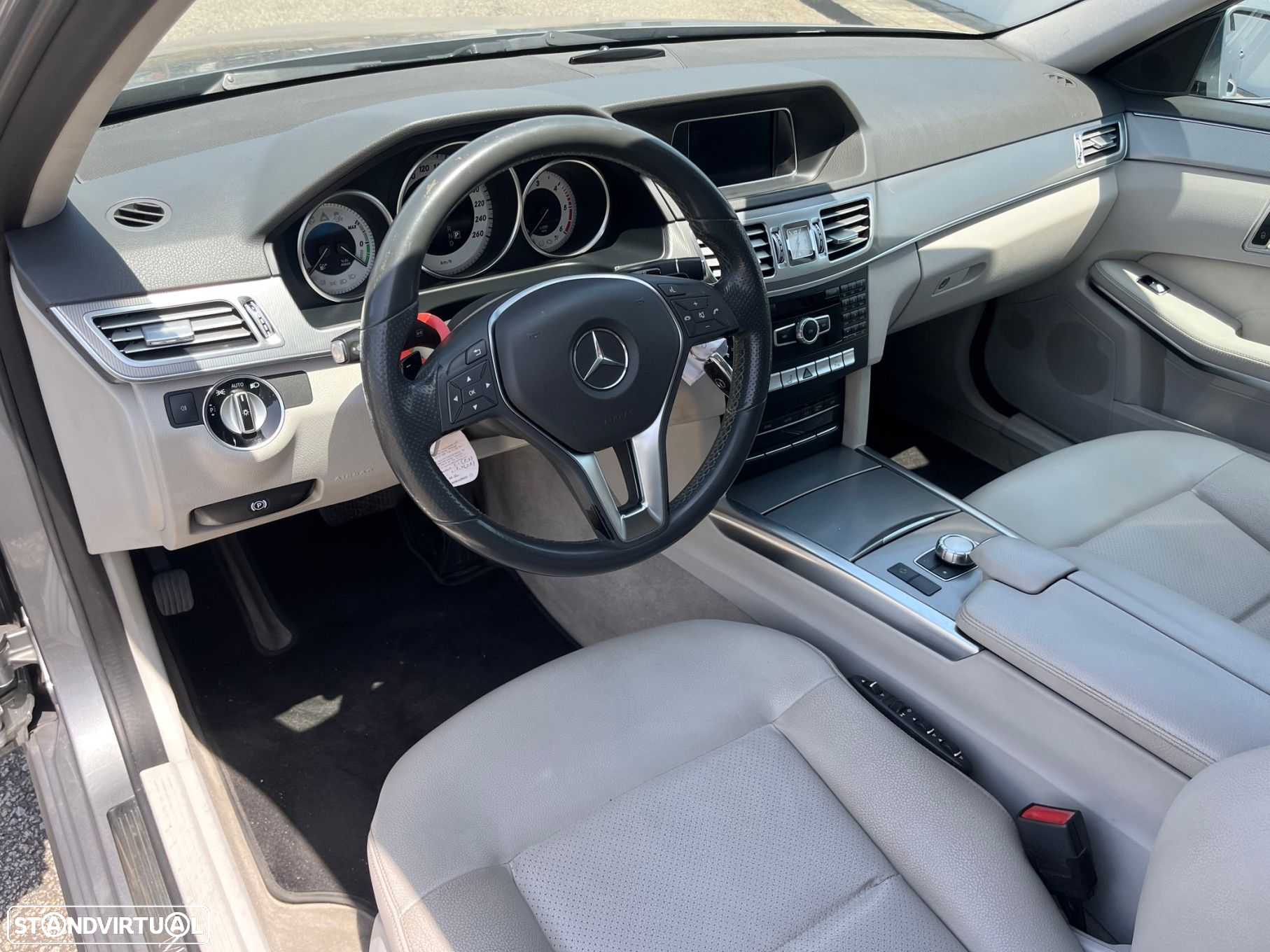 Mercedes-Benz E 300 Bluetec Hybrid Avantgarde - 19