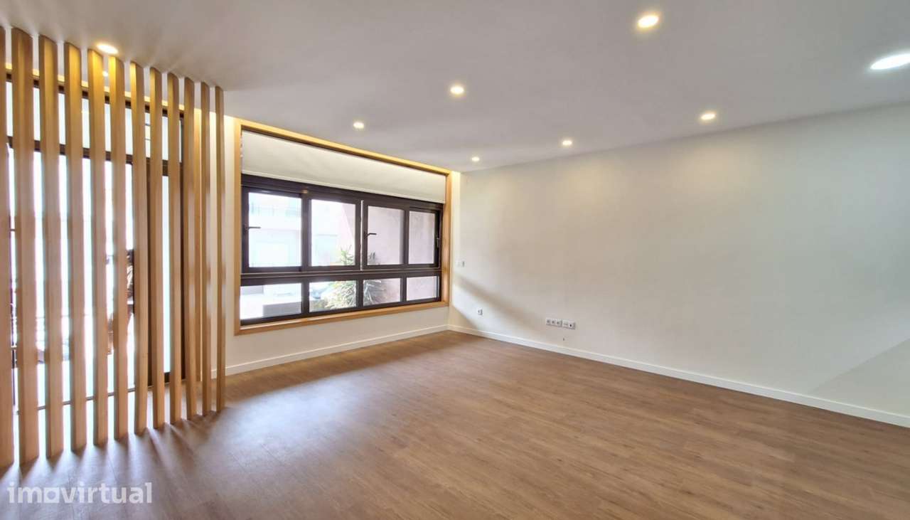Venda de Apartamento T2 remodelado com terraço, Caxinas, Vila do Cond - Grande imagem: 2/20