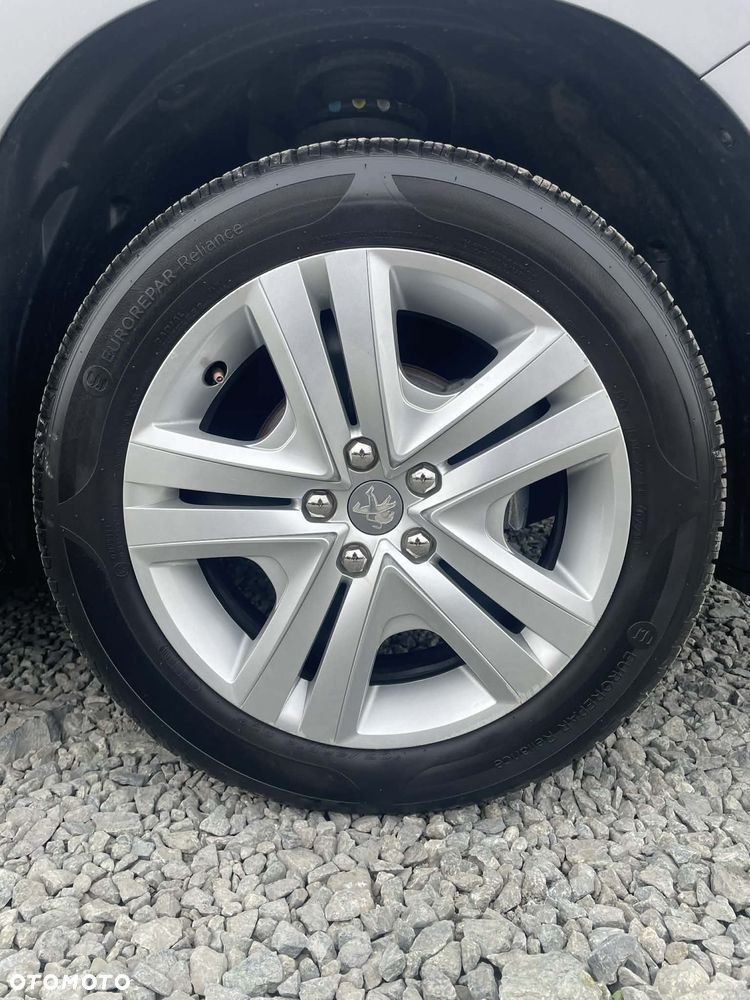 Peugeot 2008 1.2 Pure Tech GPF Style S&S - 32