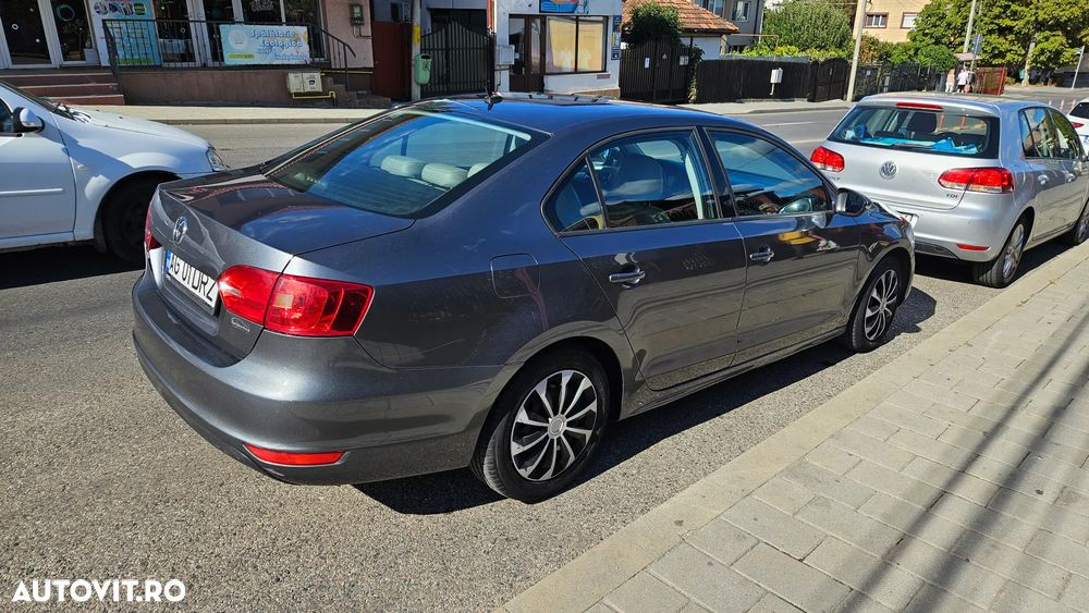 Volkswagen Jetta - 3